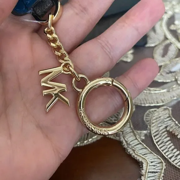 Michael Kors ID holder - Picture 8 of 8